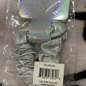 BECCA light shifter scrunchie✨Holographic💫